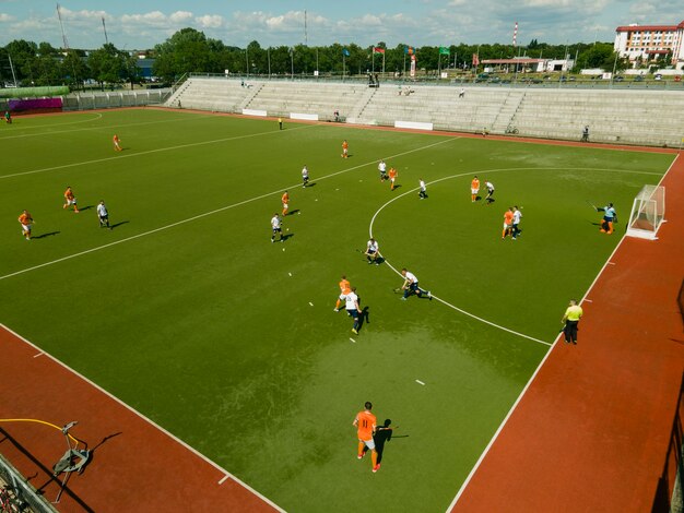 Vista aérea del campo de hierba para hockey.