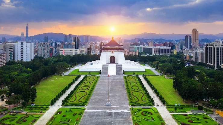 Foto gratuito vista aérea de chiang kai shek memorial hall en taipei, taiwán.