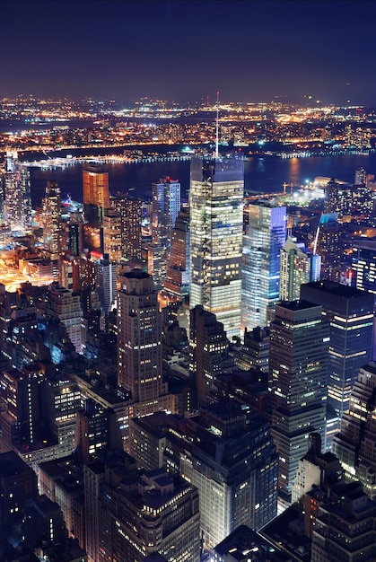 Vista aérea de la ciudad de Nueva York por la noche