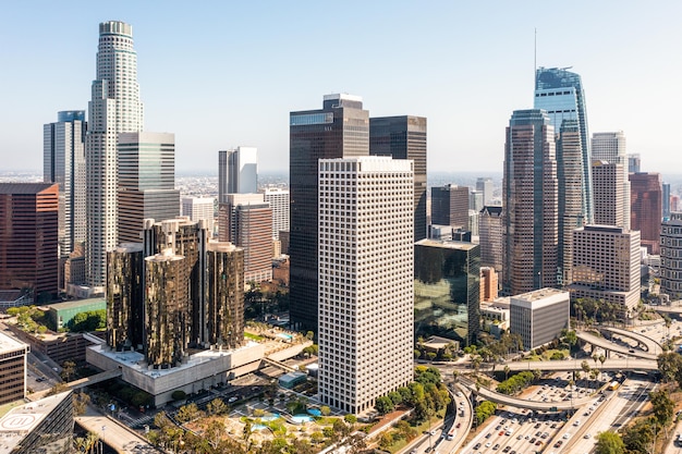 Foto gratuita vista aérea compleja de la ciudad.