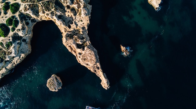 Vista aérea de la costa del Algarve.