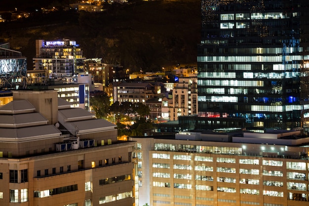 Vista aérea del distrito de negocios por la noche