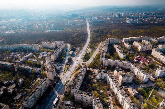 Foto gratuita vista aérea de drones de chisinau en primavera moldavia