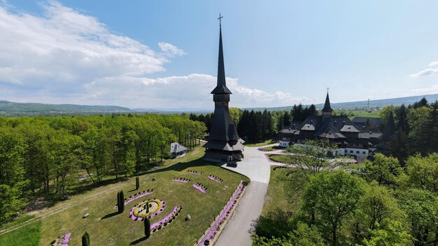 Vista aérea de drones del Monasterio de PeriSapanta Rumania