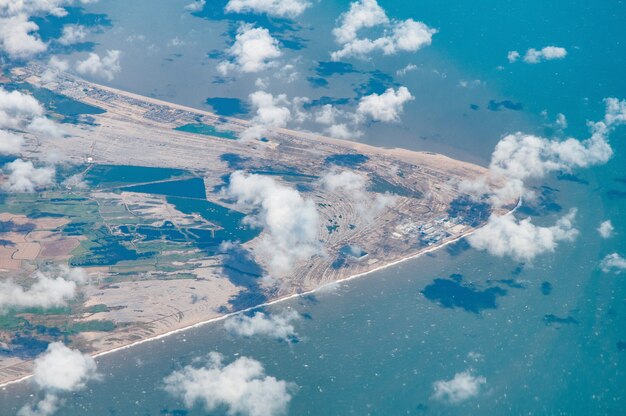 Vista aérea de Dungeness incluyendo Lydd y la Reserva Natural, Kent, UK