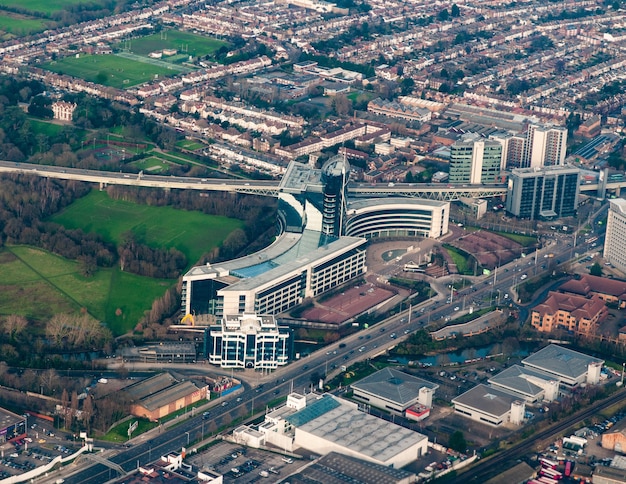 Vista aérea de edificios corporativos en el oeste de Londres, Reino Unido