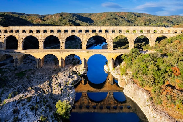 Foto gratuita vista aérea del famoso pont du gard