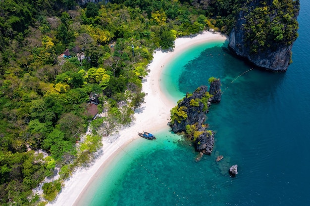 Vista aérea de la isla de Koh Hong en Krabi Tailandia