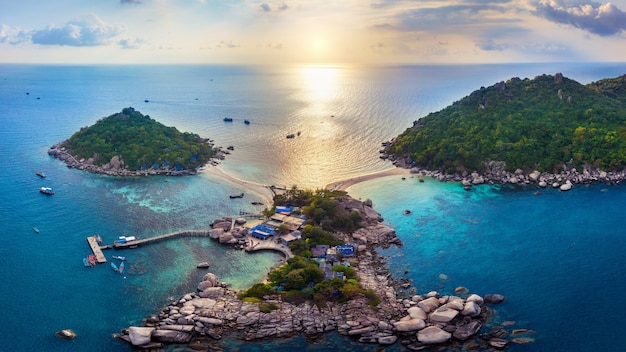 Vista aérea de la isla de Koh NangYuan en Surat Thani, Tailandia.