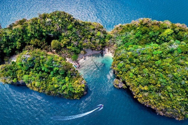 Vista aérea de la isla Lao Lading en Krabi, Tailandia.