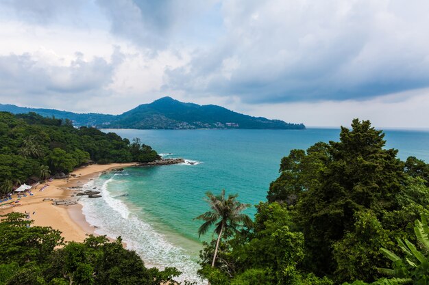 Vista aérea de la isla tropical