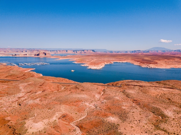 Vista aérea del lago Powell cerca de la presa Glen Canyon