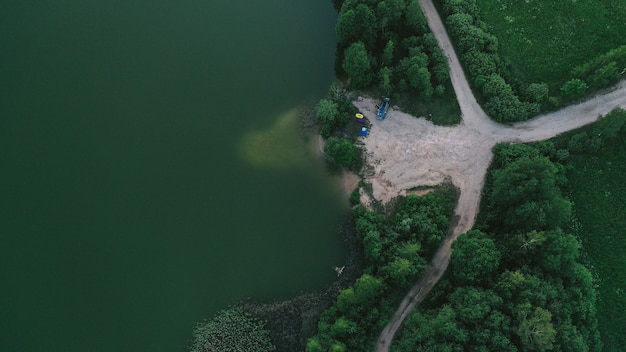 Foto gratuita vista aérea del lago