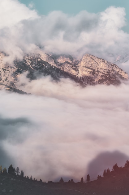 Foto gratuita vista aérea de la montaña