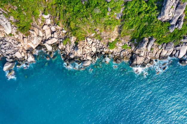 Vista aérea de la orilla del mar en la isla de Koh Tao, Tailandia