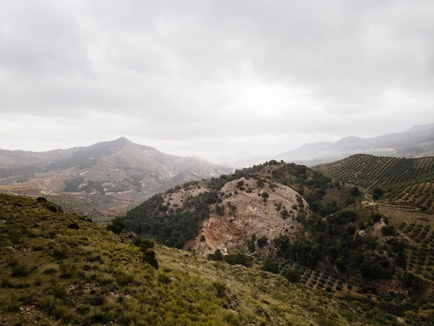 Vista aérea del paisaje de las montañas