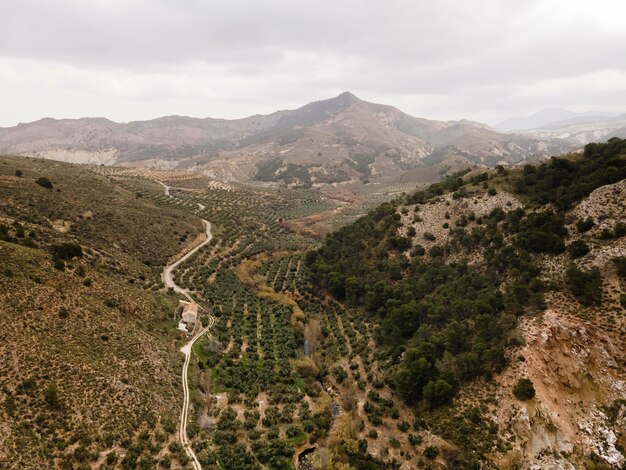 Vista aérea del paisaje de las montañas