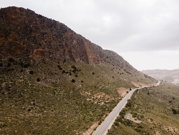 Vista aérea del paisaje de las montañas