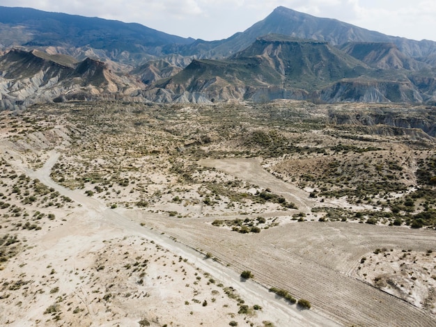 Vista aérea del paisaje de las montañas