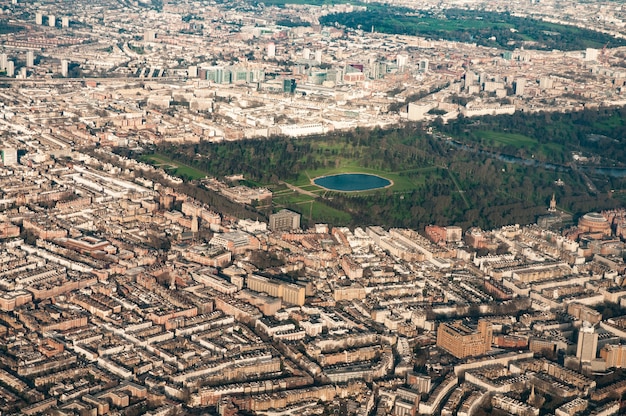 Vista aérea del palacio de Kensington, los jardines de Kengsington, West Kensington y los alrededores de Londo