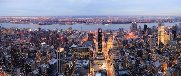 Vista aérea panorámica del horizonte de Manhattan de Nueva York al atardecer