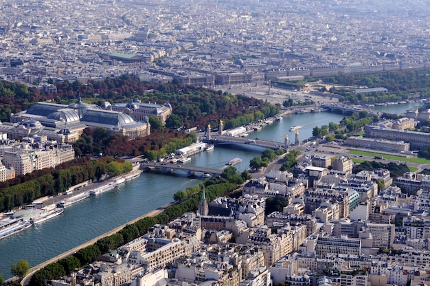 Vista aérea de parís con el río sena