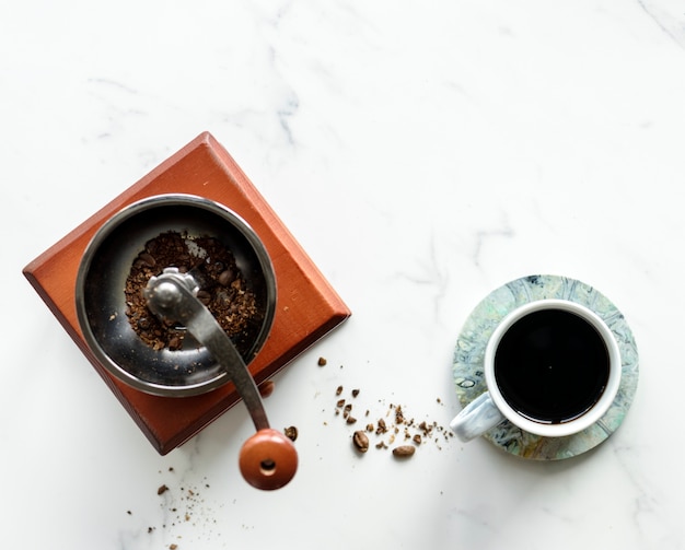 Vista aérea de personas haciendo café goteo