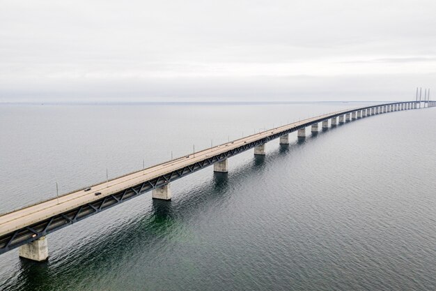 Vista aérea del puente de Oresund entre Dinamarca y Suecia, Oresundsbron