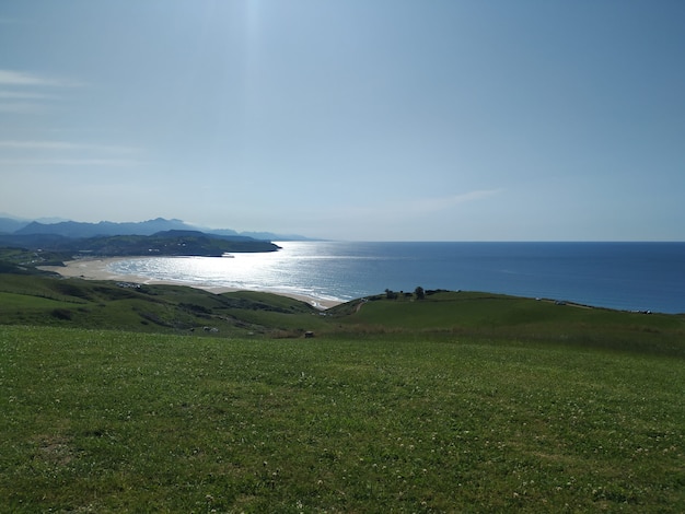 Vista al mar desde las montañas