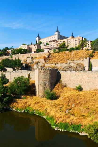 Foto gratuita vista del alcázar de toledo. castilla-la mancha