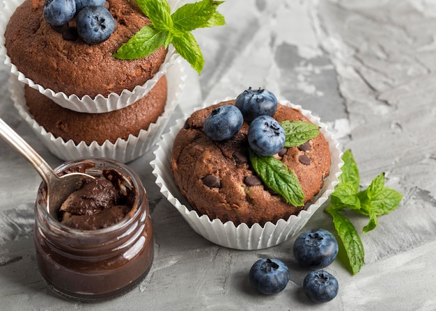 Foto gratuita vista alta de deliciosos muffins