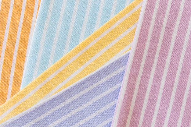 Vista de alto ángulo de varias rayas textiles de varios colores patrón
