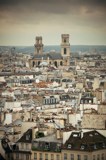 Foto gratuita vista de la azotea de parís desde la catedral de notre-dame.