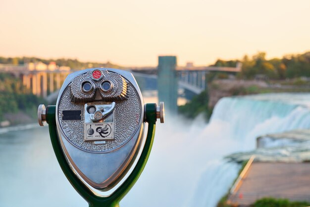 Vista binocular de American Falls