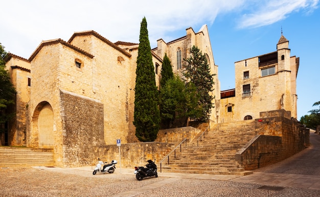 Vista de la calle de Girona medieval