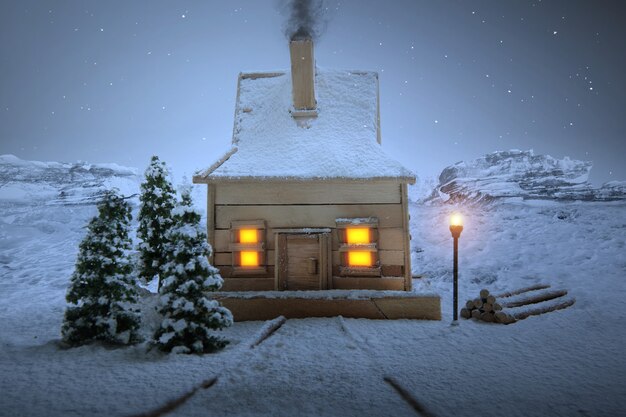 Vista de la casa de madera con fondo de colina nevada