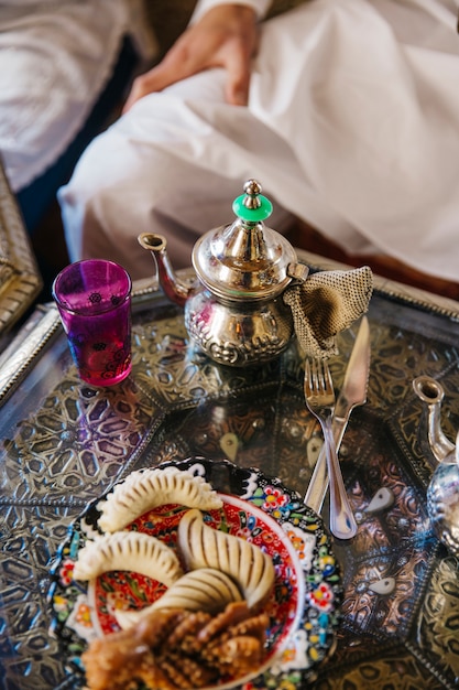 Vista de cerca de comida arabe en restaurante