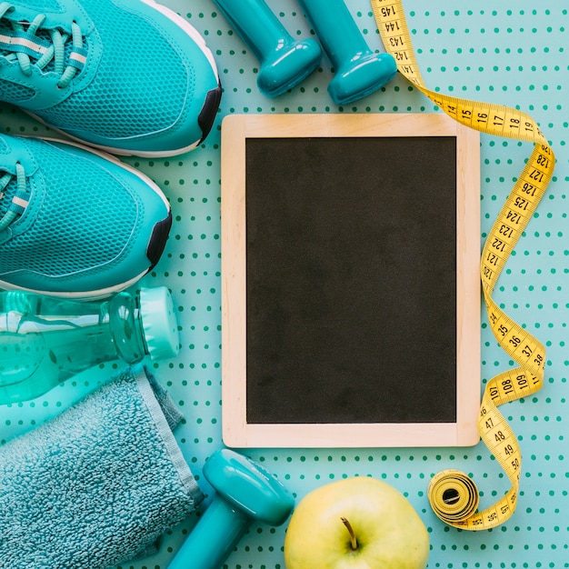 Vista de cerca de concepto de fitness con pizarra