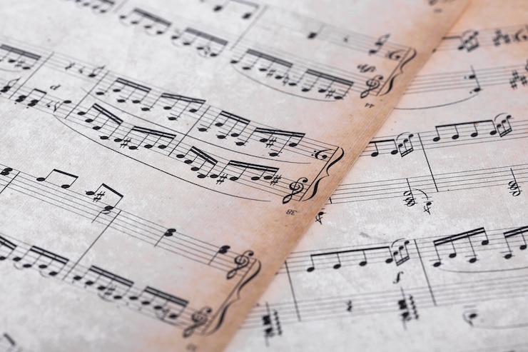 Foto gratuito vista de cerca de notas de música en papel