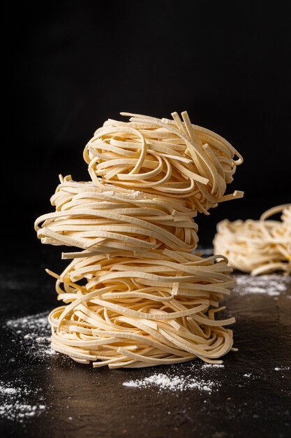 Vista cercana del concepto de fideos crudos