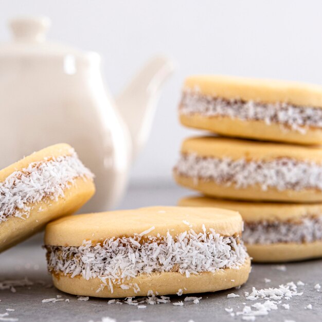 Vista cercana de deliciosas galletas alfajores