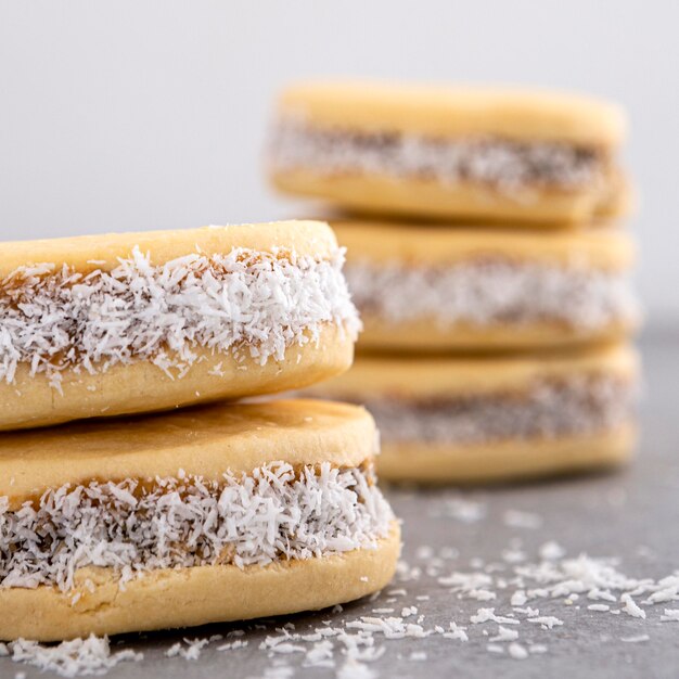 Vista cercana de deliciosas galletas alfajores