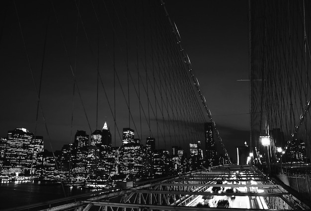 Una vista de la ciudad de Nueva York por la noche.