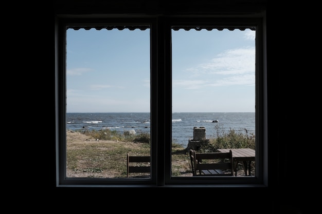 Foto gratuita la vista de la ciudad desde una ventana