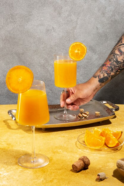 Vista del cóctel daiquiri con naranja