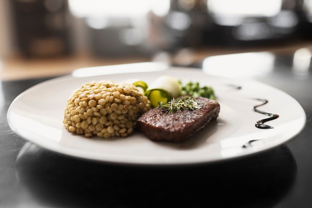 Vista de la comida en una cocina profesional