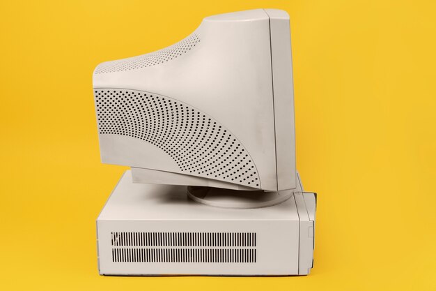 Vista de la computadora y la tecnología retro