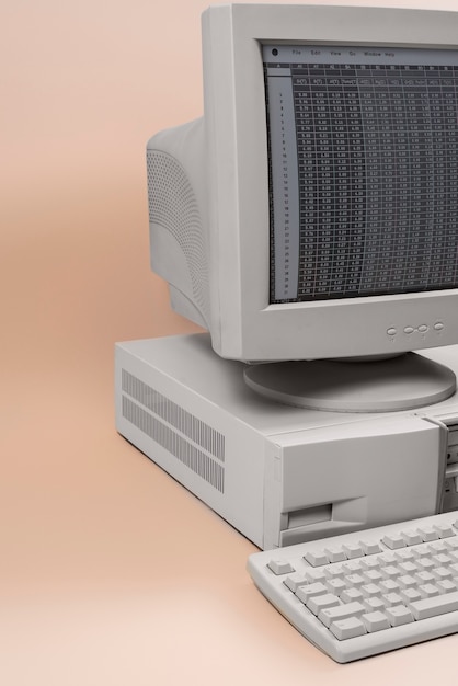 Foto gratuita vista de la computadora y la tecnología retro.