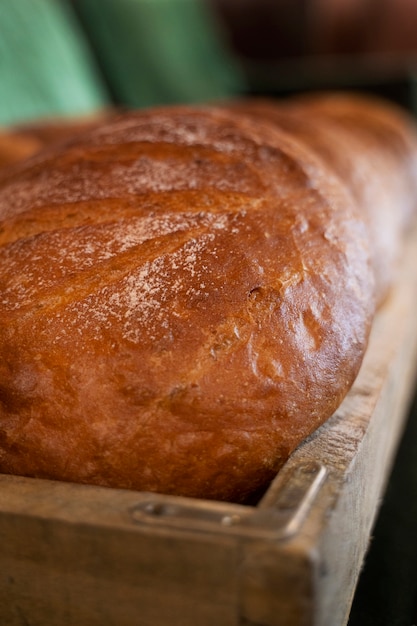 Vista del delicioso pan horneado en la pastelería