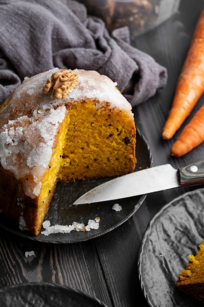 Foto gratuita vista del delicioso pastel hecho con zanahorias